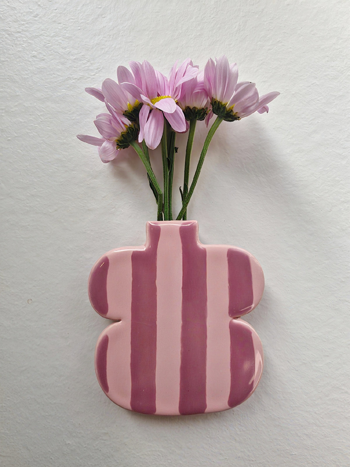 Wall Vase Stripe Pink TILAUSTYÖ