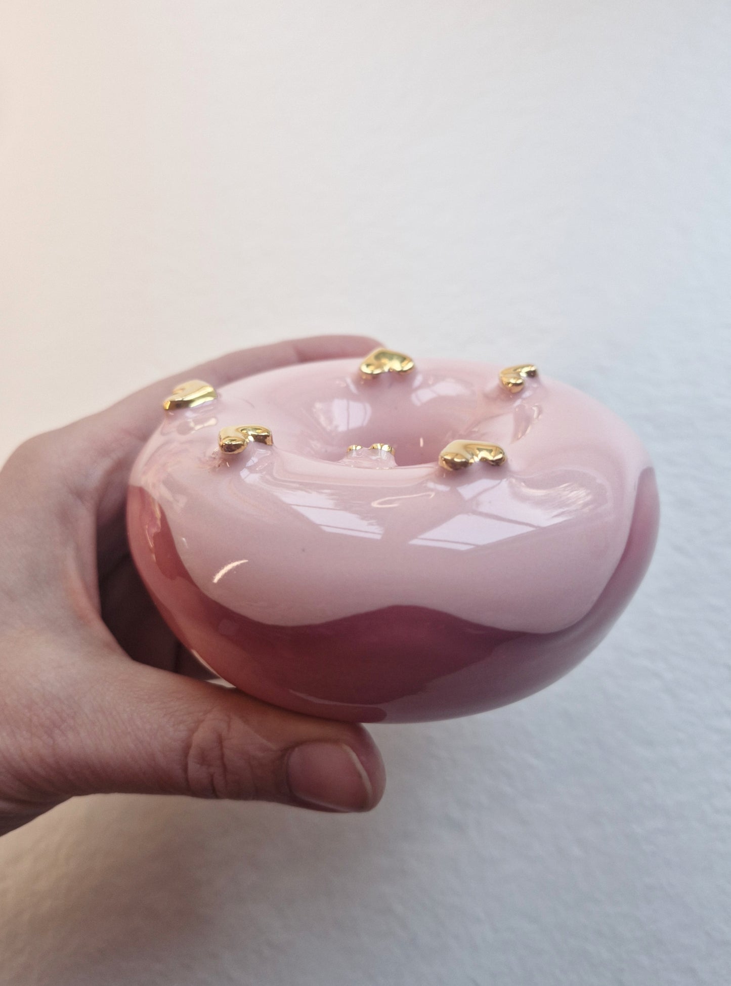 Tilaustyö: LOVEDONUT- Love at First Bite
